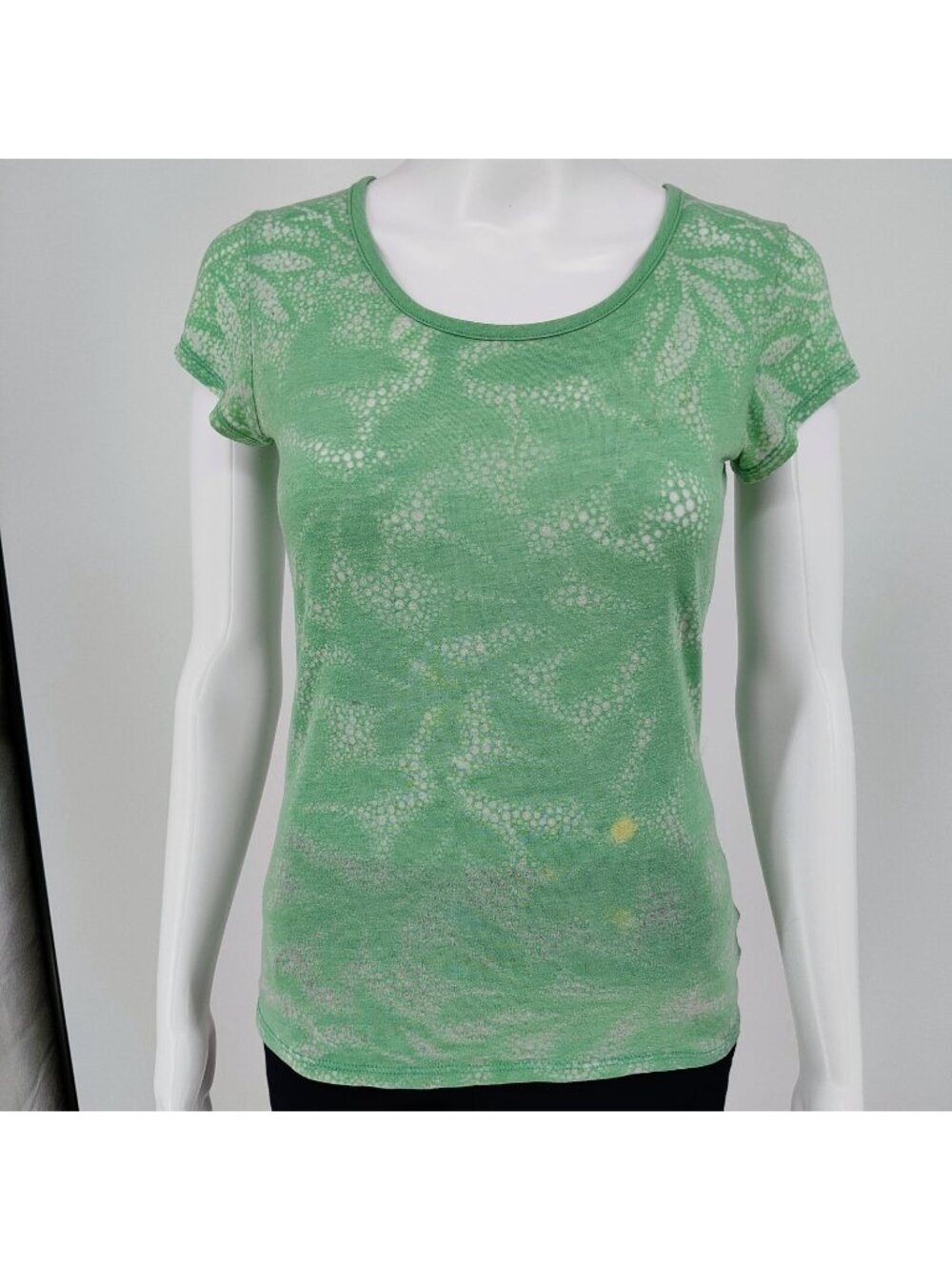 Tahari Green Translucent Scoop Neck Short Sleeve Patterned Top (XS) -Fair Cond.